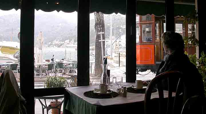    das ist der Café nach einer  Pizza (im Domenico) auf Mallorquinische Art - unschlagbar!     ....